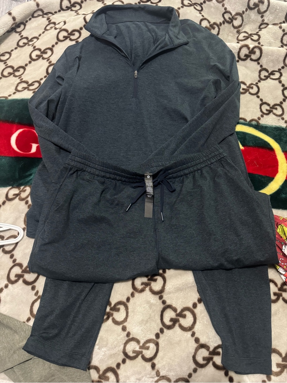 Lululemon men’s suit